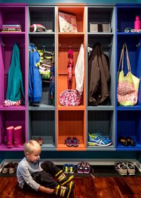 Детская цветная гардеробная комната Элиста