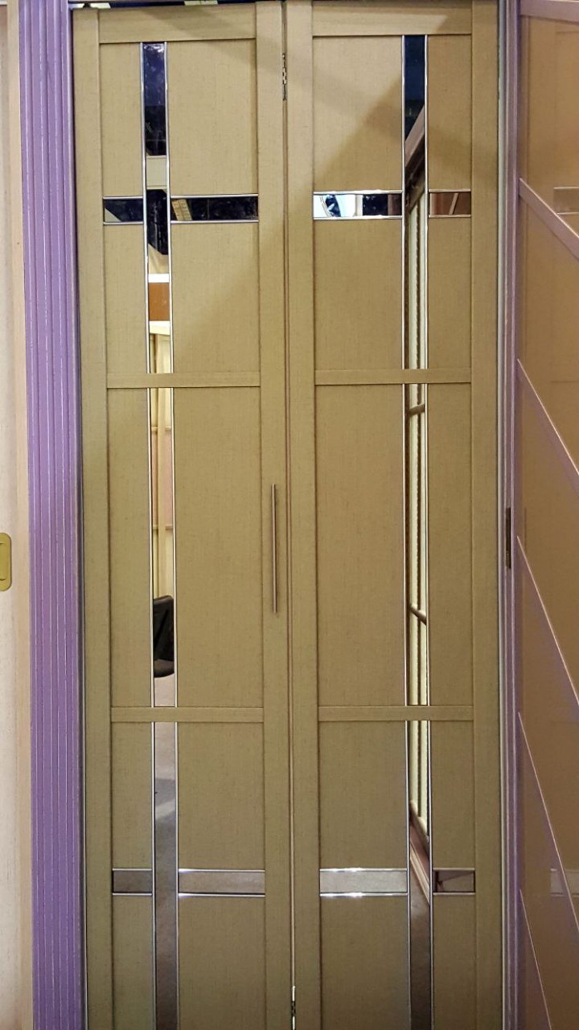 Двери гармошка шпонированные с зеркальным декором Элиста