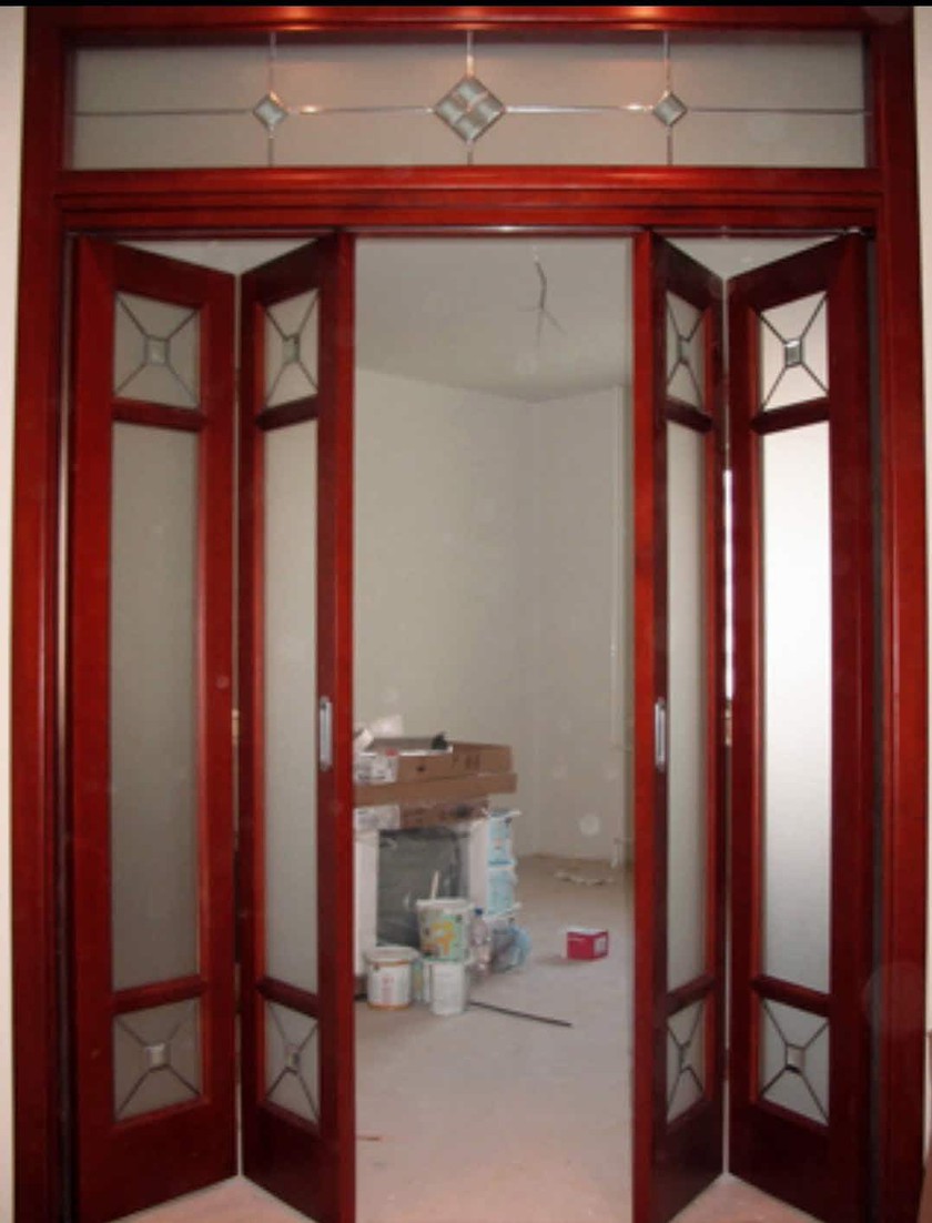 Дверь гармошка с декоративными стеклянными вставками Элиста